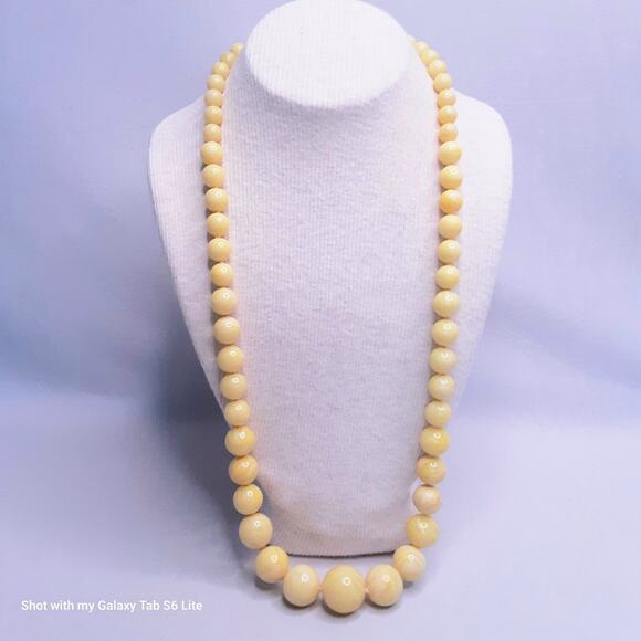 Jumbo Graduated Beaded Necklace Lemonade Yellow Acrylic Spring Clasp - Picture 1 of 8